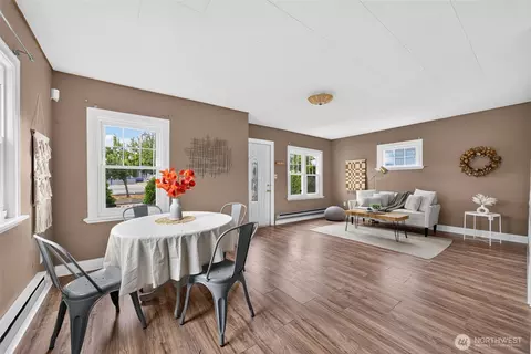 Living - 1711 24th St, Everett, WA 98201 photo 3 of 4