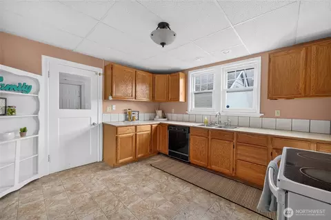 Kitchen - 1711 24th St, Everett, WA 98201 photo 3 of 4