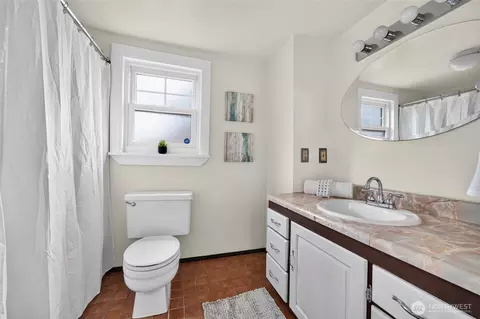 Bath - 1711 24th St, Everett, WA 98201 photo 1 of 1