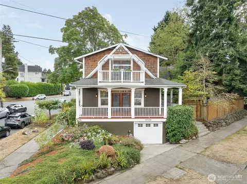 5728 Woodlawn Ave N, Seattle, WA 98103