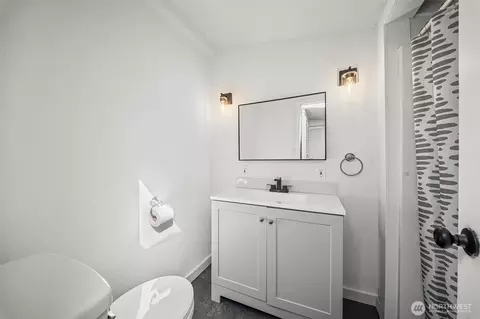 Bath - 1337 Pioneer St, Enumclaw, WA 98022 photo 1 of 4