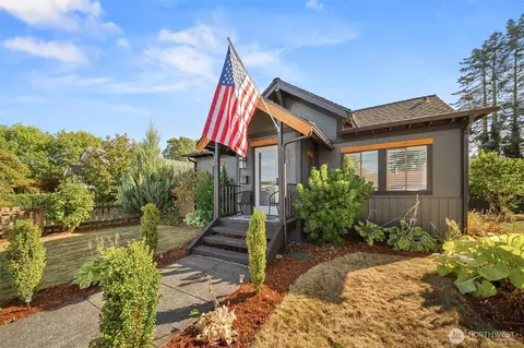 Exterior - 1337 Pioneer St, Enumclaw, WA 98022 photo 2 of 5