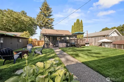 Exterior - 1337 Pioneer St, Enumclaw, WA 98022 photo 4 of 5