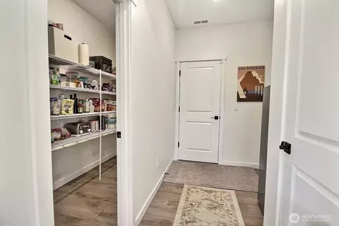 Entry Way - 1159 Williams Pl, Enumclaw, WA 98022 photo 2 of 4