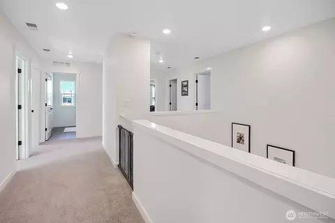 Entry Way - 1159 Williams Pl, Enumclaw, WA 98022 photo 3 of 4