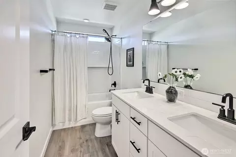 Bath - 1159 Williams Pl, Enumclaw, WA 98022 photo 4 of 4