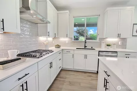 Kitchen - 1159 Williams Pl, Enumclaw, WA 98022 photo 5 of 6