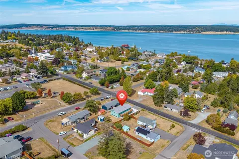 303 NE 6th St, Coupeville, WA 98239