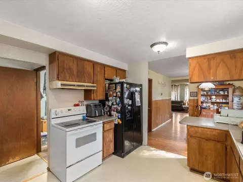 Kitchen - 2407 Everett Ave, Everett, WA 98201 photo 2 of 5