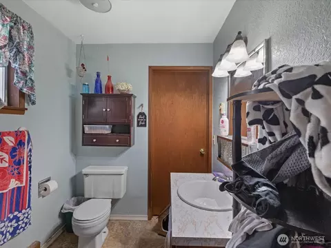 Bath - 2407 Everett Ave, Everett, WA 98201 photo 1 of 2