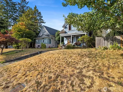 Exterior - 2407 Everett Ave, Everett, WA 98201 photo 4 of 6