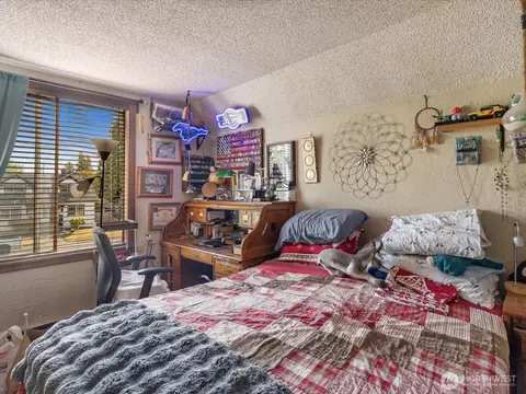 Bedroom - 2407 Everett Ave, Everett, WA 98201 photo 2 of 3