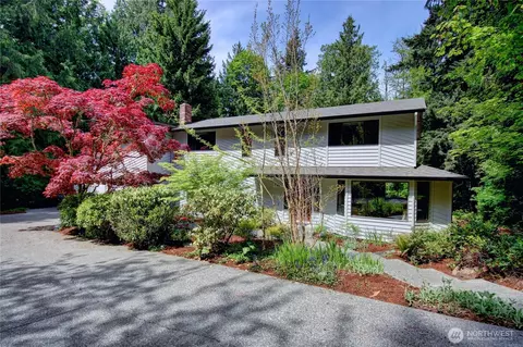 121 N 39th Pl, Mount Vernon, WA 98273