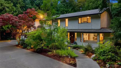 121 N 39th Pl, Mount Vernon, WA 98273