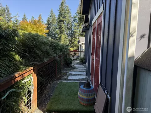 Exterior - 223 Clover Ct, Langley, WA 98260 photo 4 of 9