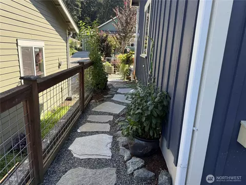 Exterior - 223 Clover Ct, Langley, WA 98260 photo 5 of 9