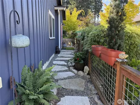 Exterior - 223 Clover Ct, Langley, WA 98260 photo 3 of 9