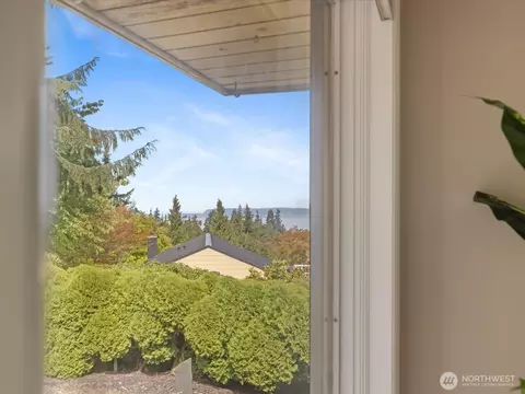View/Area - 5032 Narbeck Ave, Everett, WA 98203 photo 1 of 8