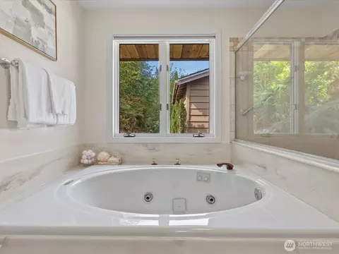 Bath - 5032 Narbeck Ave, Everett, WA 98203 photo 5 of 5