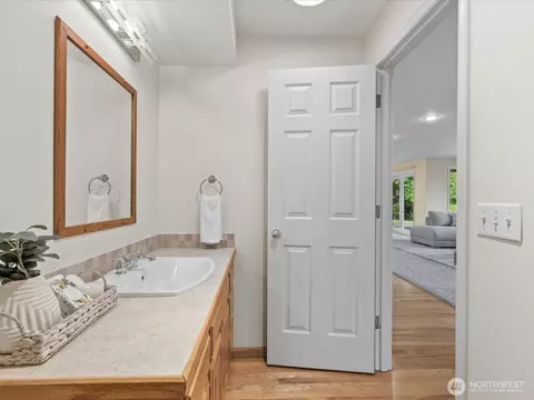 Bath - 5032 Narbeck Ave, Everett, WA 98203 photo 1 of 5