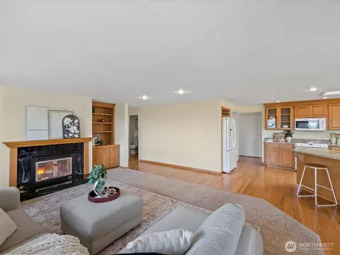 Living - 5032 Narbeck Ave, Everett, WA 98203 photo 6 of 6