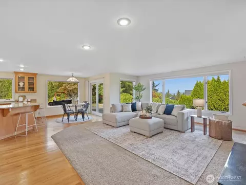 Living - 5032 Narbeck Ave, Everett, WA 98203 photo 4 of 6