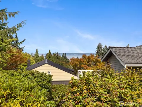 View/Area - 5032 Narbeck Ave, Everett, WA 98203 photo 2 of 8