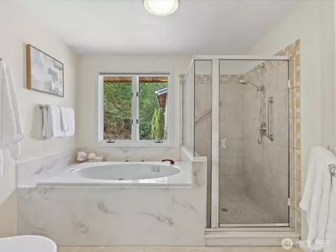 Bath - 5032 Narbeck Ave, Everett, WA 98203 photo 4 of 5