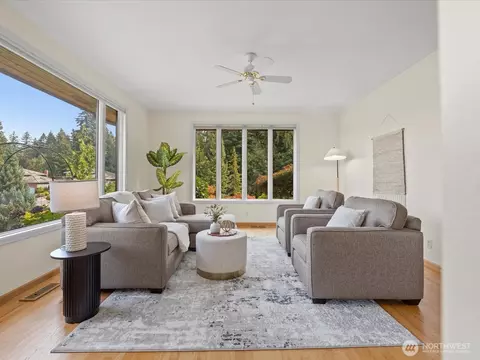 Living - 5032 Narbeck Ave, Everett, WA 98203 photo 1 of 6