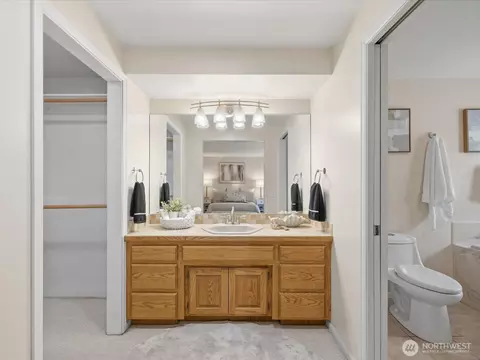 Bath - 5032 Narbeck Ave, Everett, WA 98203 photo 3 of 5