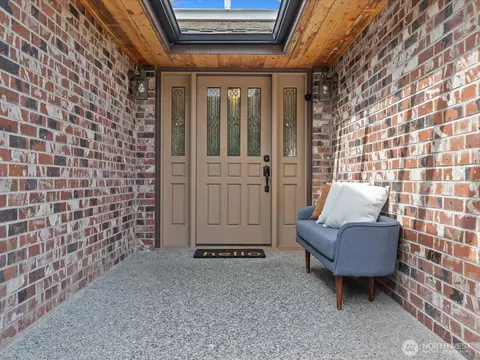 Exterior - 5032 Narbeck Ave, Everett, WA 98203 photo 1 of 7