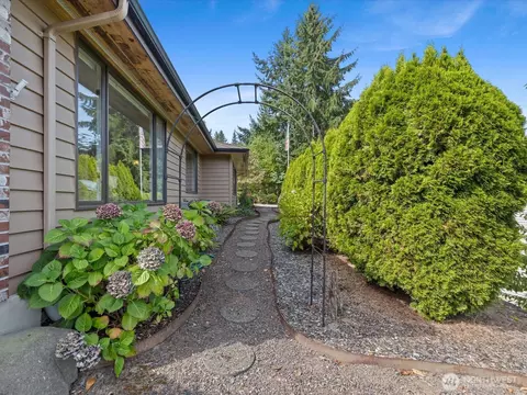 Exterior - 5032 Narbeck Ave, Everett, WA 98203 photo 3 of 7