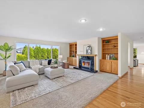 Living - 5032 Narbeck Ave, Everett, WA 98203 photo 5 of 6