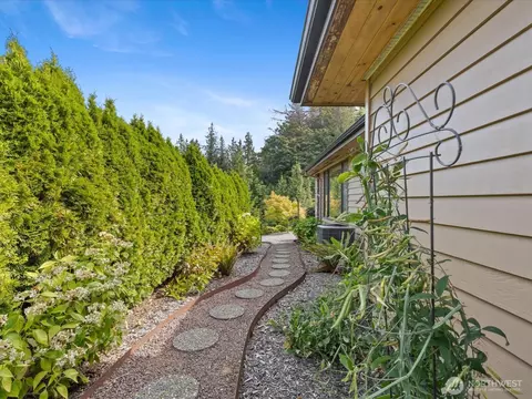 Exterior - 5032 Narbeck Ave, Everett, WA 98203 photo 4 of 7