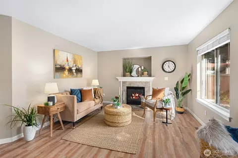 Living - 5022 146th St SE, Everett, WA 98208 photo 2 of 2