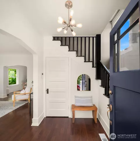 1132 NW 56th St, Seattle, WA 98107