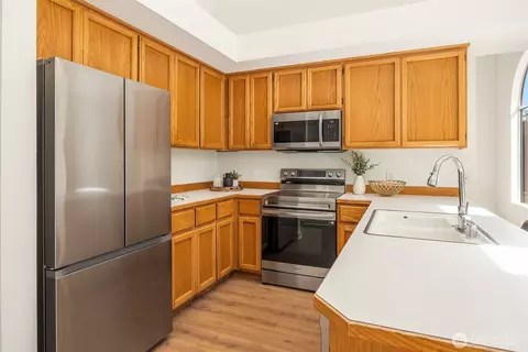 Kitchen - 11825 NE 167th St, Bothell, WA 98011 photo 3 of 4