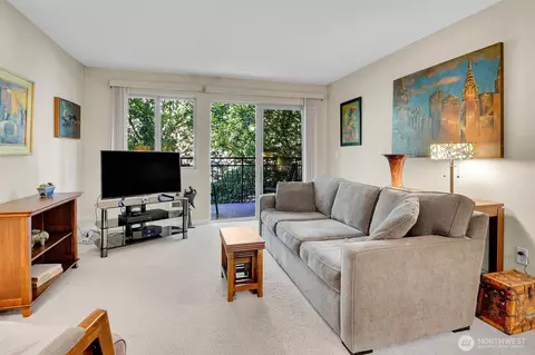 275 W Roy St #205, Seattle, WA 98119