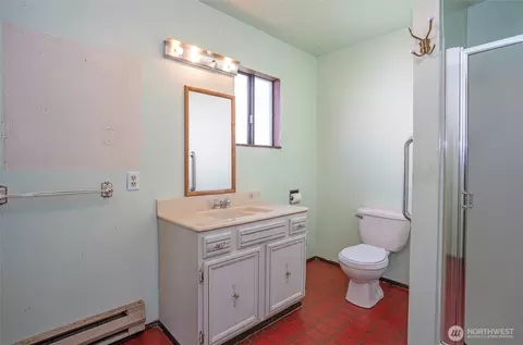 Bath - 2513 Cedar St, Everett, WA 98201 photo 1 of 4