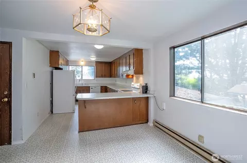 Kitchen - 2513 Cedar St, Everett, WA 98201 photo 3 of 3