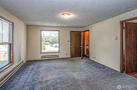 Living - 2513 Cedar St, Everett, WA 98201 photo 1 of 4