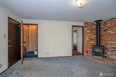 Living - 2513 Cedar St, Everett, WA 98201 photo 2 of 4
