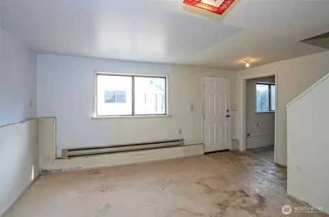 Living - 2513 Cedar St, Everett, WA 98201 photo 4 of 4