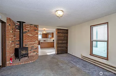 Living - 2513 Cedar St, Everett, WA 98201 photo 3 of 4