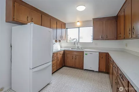 Kitchen - 2513 Cedar St, Everett, WA 98201 photo 2 of 3