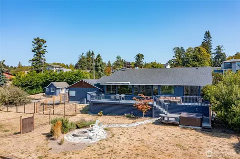 1256 Halsey Dr, Coupeville, WA 98239