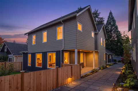 11737 40th Ave NE #A, Seattle, WA 98125