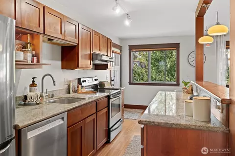 461 N 45th St UNIT 6, Seattle, WA 98103