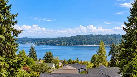 5055 Honeymoon Bay Rd, Freeland, WA 98249