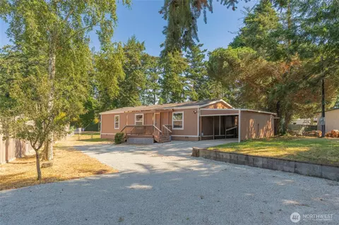 1004 Diane Ave, Oak Harbor, WA 98277